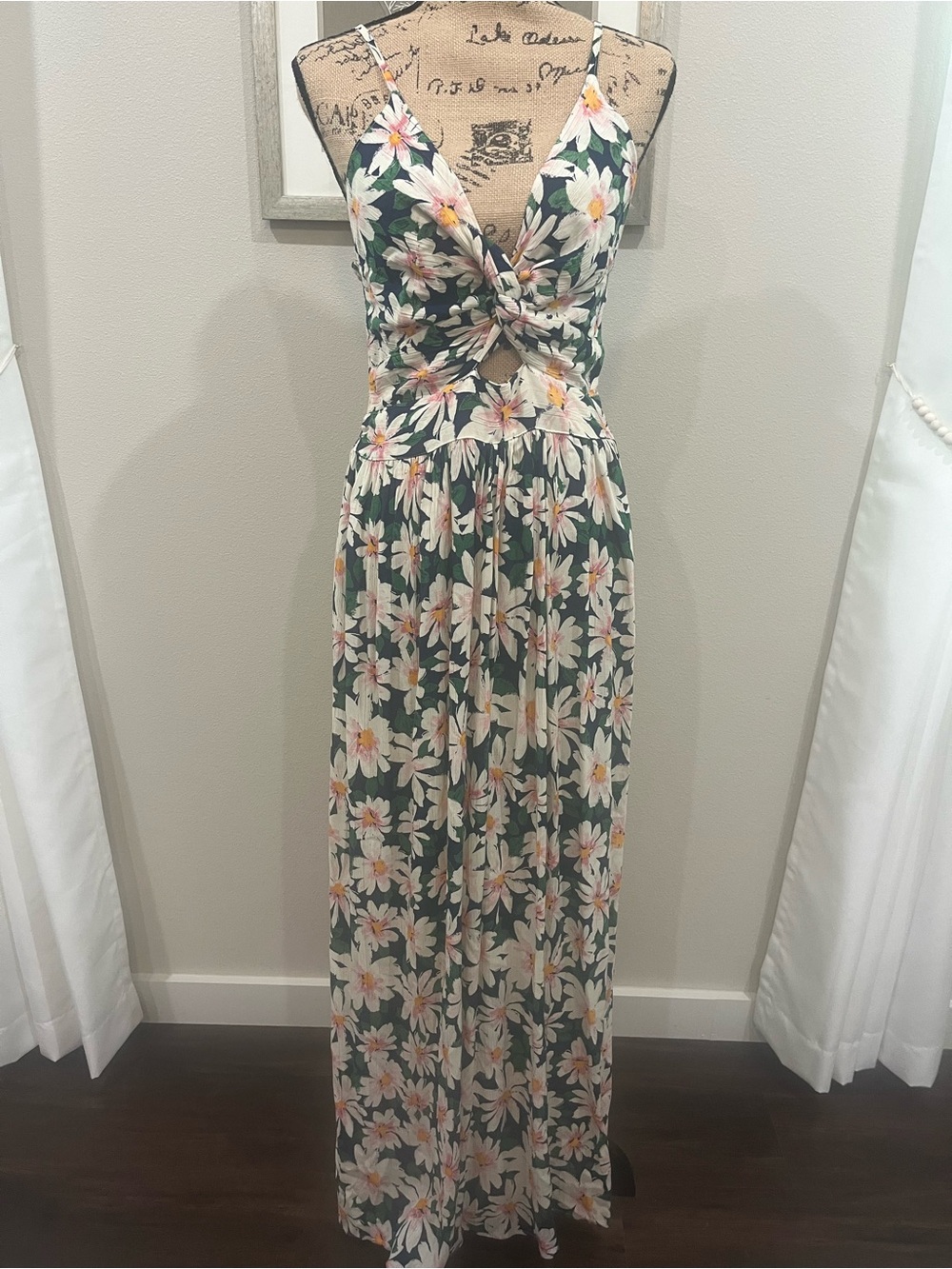 Angie Floral Twist-Front & Peekaboo Cutout Maxi Dress Sz Large